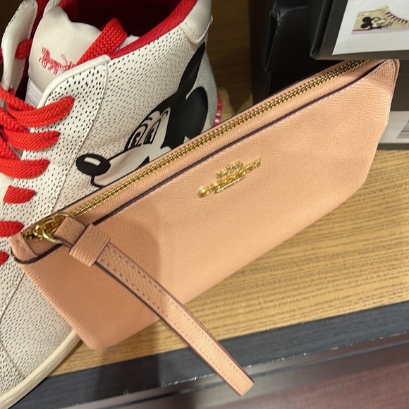 Coach Large Corner Zip Wristlet
IM/Faded Blush - Picture 9 of 16